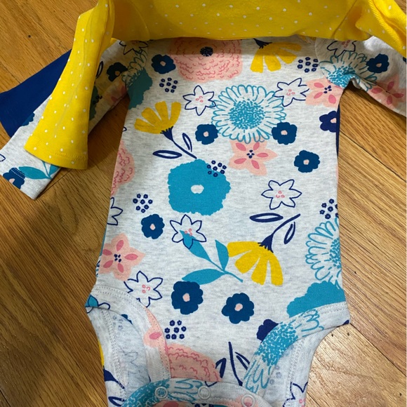 3 piece long sleeve onesie set - Picture 3 of 4